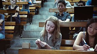 Sleeping Beauty (2011) Miegancioji grazuole Drama, Romance, Thriller