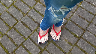 flip flops and skinny jeans - public crossdressing