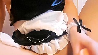 Amateur brunette double toying on webcam