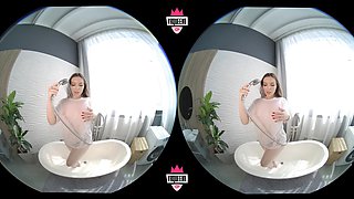 Watch her Bath