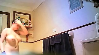 busty BBW stepssiter washing pussy (hidden)