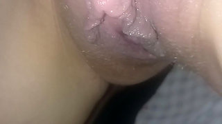 Rubbing my big clit to I squirt
