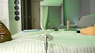 Cute amateur webcam teen girl toying pussy on webcam
