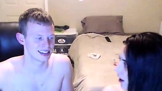 Ass-Licking Webcam Girl Makes Her Boyfriend Giggle