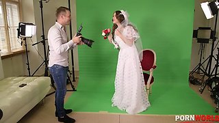 Disappointed bride Evelina Darling's shaved pussy fucked by photographer GP961