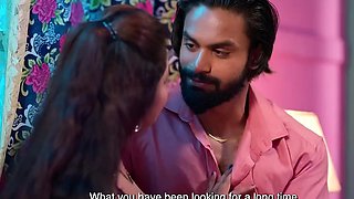 Indian babe toys her pussy on webcam