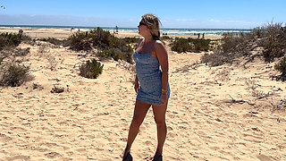 Beach Public Pee From Girl with Bubble Ass