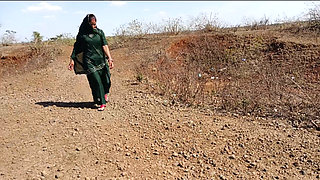 I took my sister-in-law to the jungle, I was on the edge of the jungle road, sister-in-law said go home and hit my ass, brother-