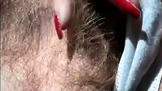 Die dreckige haarige Falte einer deutschen Frau