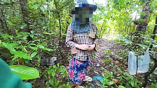 Thai Teen Girls 4K: Amateur Asian Babes Walking in Forest Pick Mushrooms Together