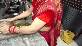Indian Bhabhi Cures Pussy Itch With Brother-In-Law's Big Cock in Kitchen - Homemade HD