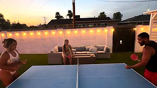 Amateur hottie fucked outdoor in public