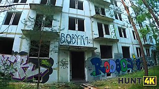 Hunt4k. red haired babe was really innocent to screw while gf was seeing