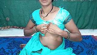 Seema bhabhi ko ghar par bula kar jamkar chudayi ki seema bhabhi ne bhi aaj foot job kiya or  kiya fingering ki