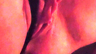 Musclemommy is so horny that she fucks it in a thong and cums